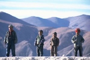 4 enfants, Tingri. Photo : François-Xavier Prévot