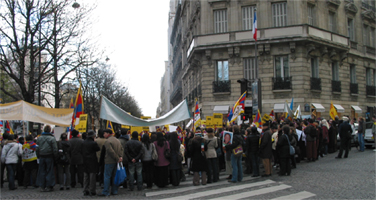 Arrivée du défilé Avenue George V