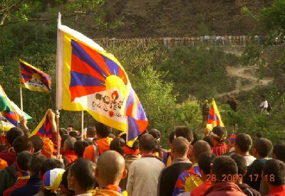 Campement de Banspatan (police indienne à l'arrière plan)