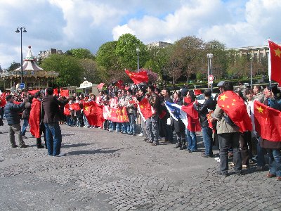 Drapeaux chinois autorisés, drapeaux tibétains interdits...